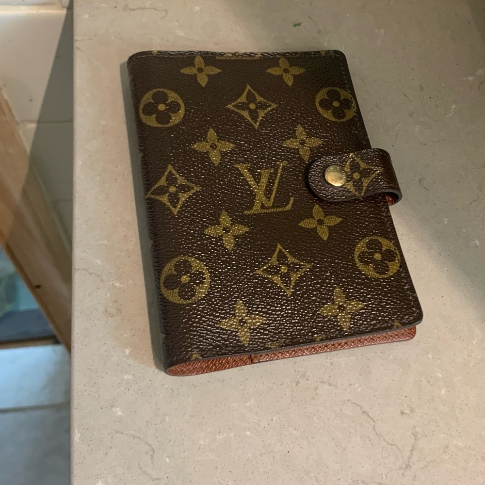 Louis Vuitton Authentic PM Agenda

Excellent used condition